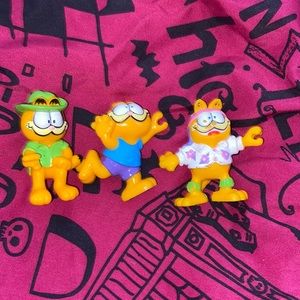 FREE ADD-ON ITEM 
3 small Garfield figures